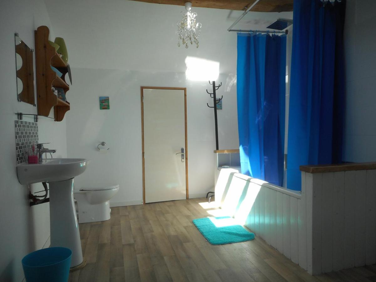 38 Friaudour Bed & Breakfast Saint-Pardoux-lʼOrtigier Екстериор снимка