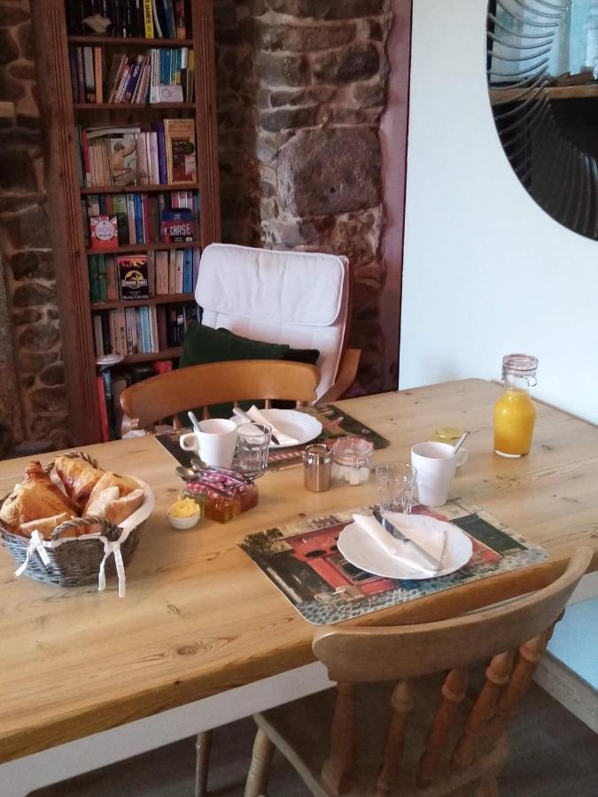 38 Friaudour Bed & Breakfast Saint-Pardoux-lʼOrtigier Екстериор снимка