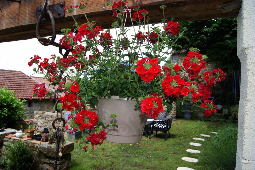 38 Friaudour Bed & Breakfast Saint-Pardoux-lʼOrtigier Стая снимка