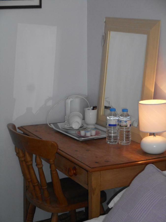 38 Friaudour Bed & Breakfast Saint-Pardoux-lʼOrtigier Екстериор снимка